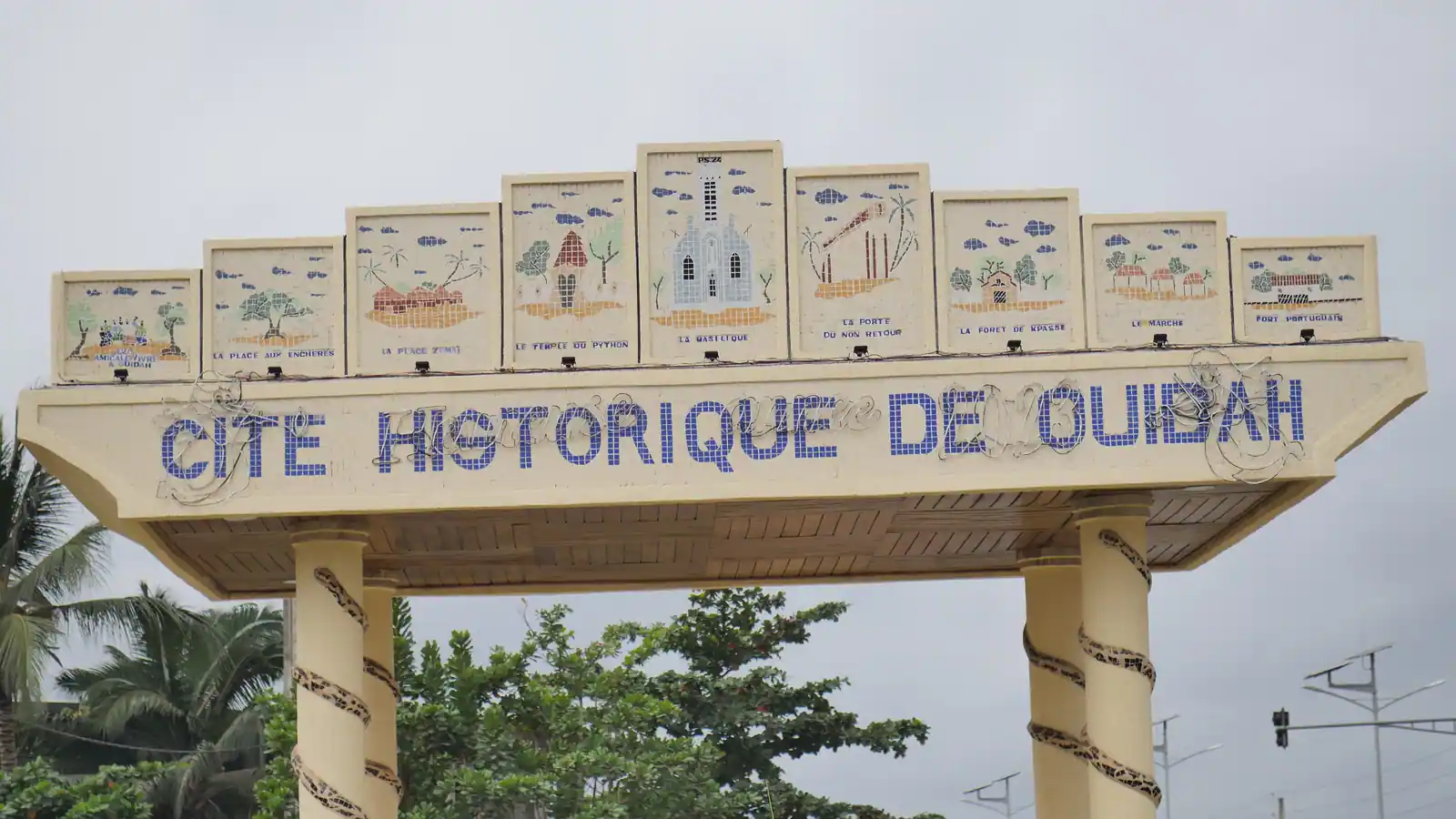 Portique Cité Historique de Ouidah, Bénin, capitale mondiale du Vodun